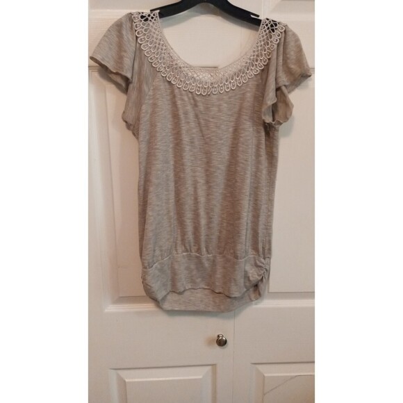 Robin's Nest beige maternity ruffle sleeve blouse - Picture 2 of 5